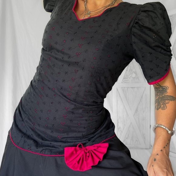 Vintage Hawaiian black and burgundy mu’u mu’u dress - Picture 2 of 4